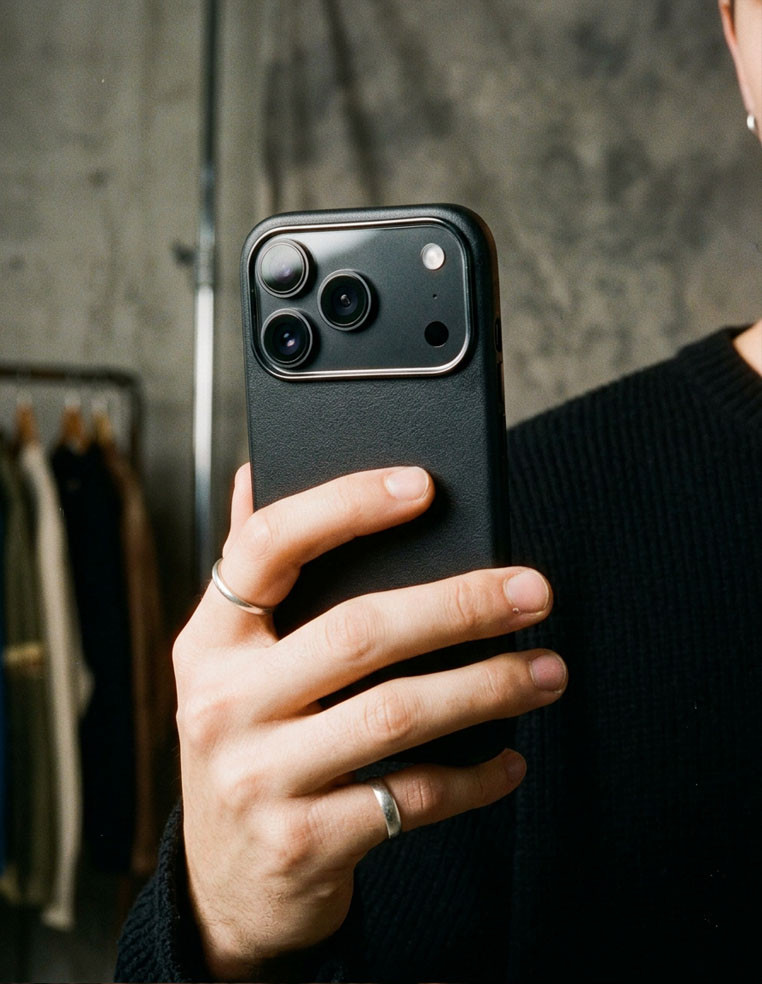 Leather case for Apple iPhone 18 Pro Men