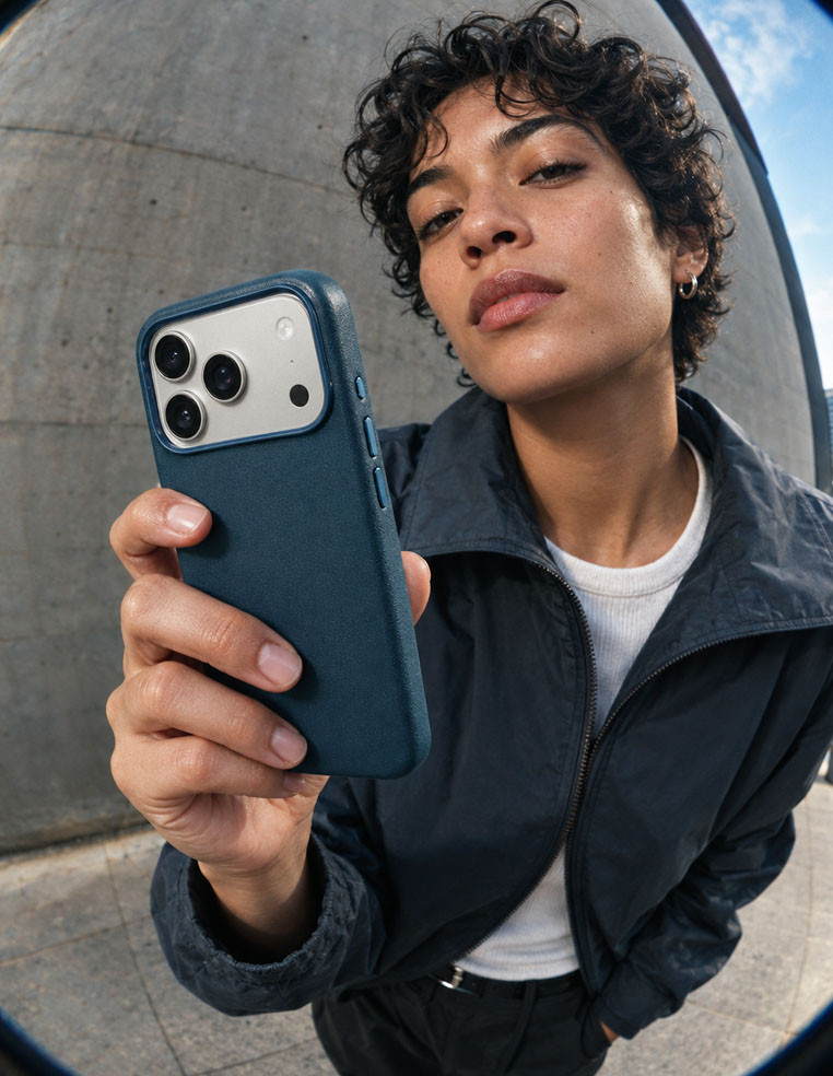 coque iPhone 17 Pro Max en cuir bleu marine