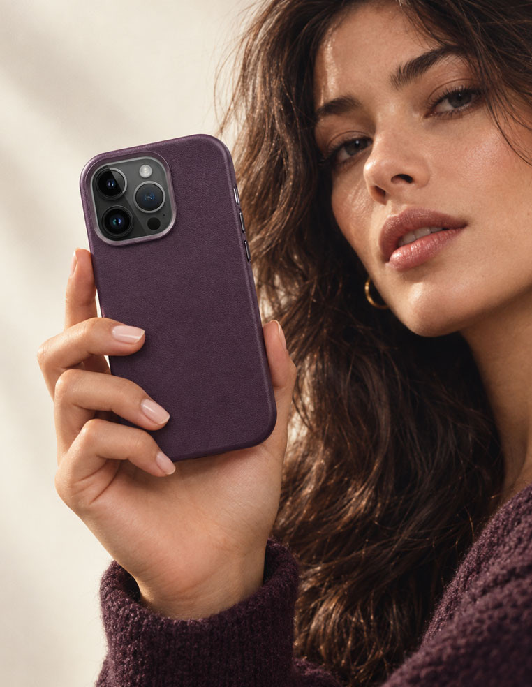 Coque iPhone en cuir violet prune pour femme